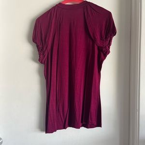 Size medium in women maroon short sleeve blouse